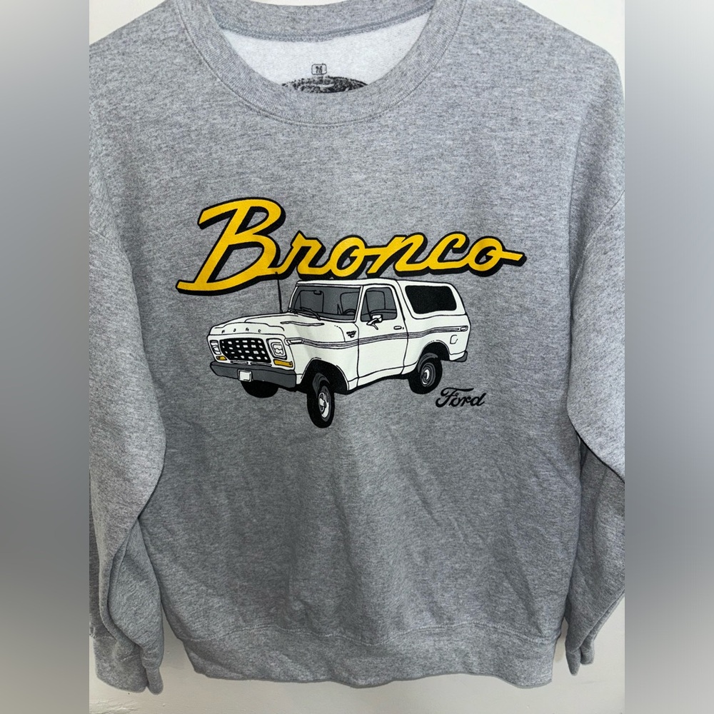 This is a medium well kept and well took care of Ford sweater and is in the best
